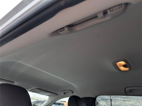 Used 2025 Chevrolet Trax LT FWD image 28