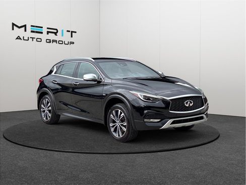 Used 2017 INFINITI QX30 Premium w/ Technology Package AWD/4WD image 1