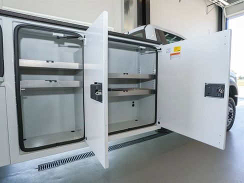 New 2025 Ford F550 4x4 Regular Cab Super Duty image 18