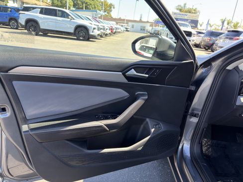 Used 2025 Volkswagen Jetta SE FWD image 21