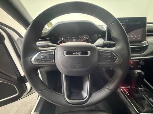 Used 2024 Jeep Compass Latitude AWD/4WD image 16