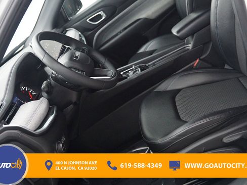 Used 2024 Jeep Compass Latitude AWD/4WD image 9
