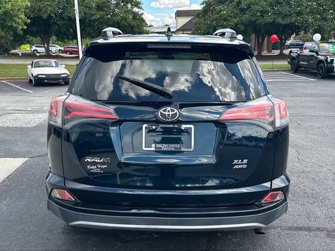 Used 2018 Toyota RAV4 XLE AWD/4WD image 4