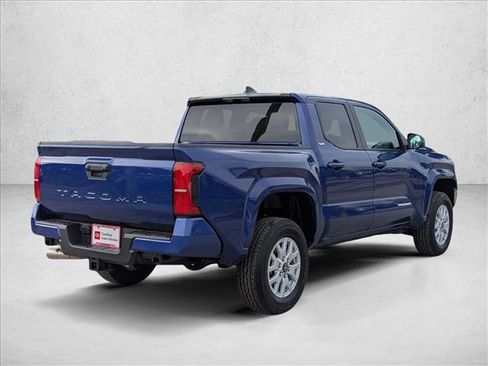 Used 2025 Toyota Tacoma SR5 image 5