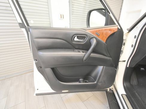 Used 2019 INFINITI QX80 Luxe w/ All-Season Package AWD/4WD image 13