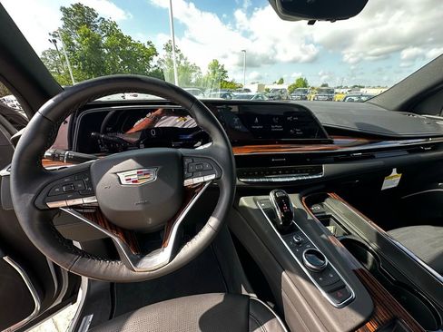 Used 2022 Cadillac Escalade Premium Luxury image 14