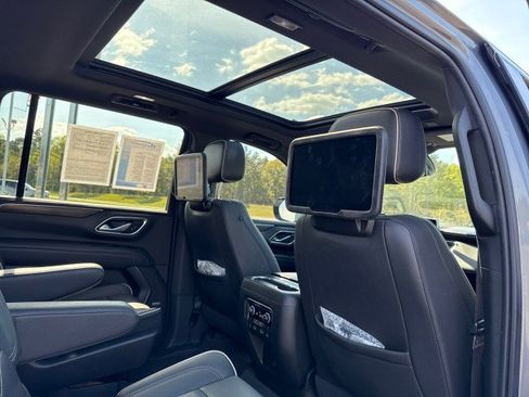 Used 2021 Chevrolet Suburban Premier image 15