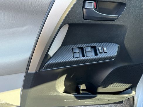 Used 2013 Toyota RAV4 XLE AWD/4WD image 10