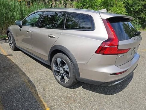 Used 2025 Volvo V60 B5 Cross Country Plus AWD/4WD image 3