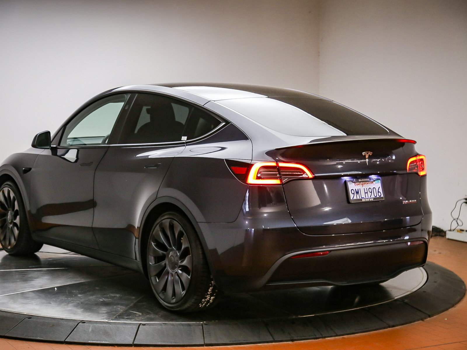 Used 2024 Tesla Model Y Performance AWD/4WD image 5