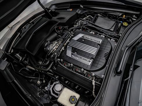 Used 2015 Chevrolet Corvette Z06 w/ 3LZ Preferred Equipment Group image 3