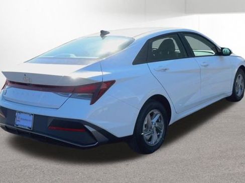 New 2026 Hyundai Elantra SE FWD image 9