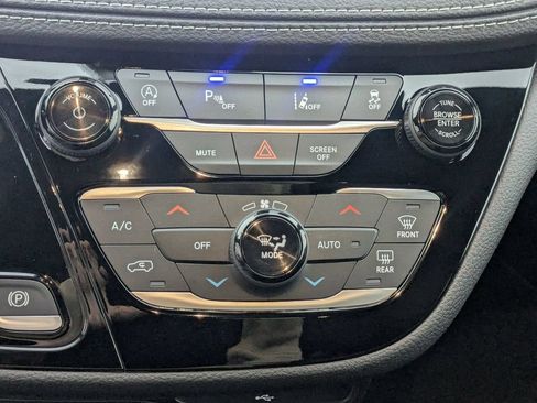 New 2026 Chrysler Pacifica Select FWD image 20