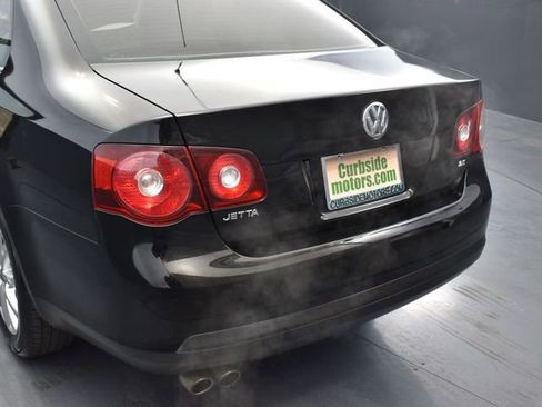 Used 2010 Volkswagen Jetta Limited Edition FWD image 27