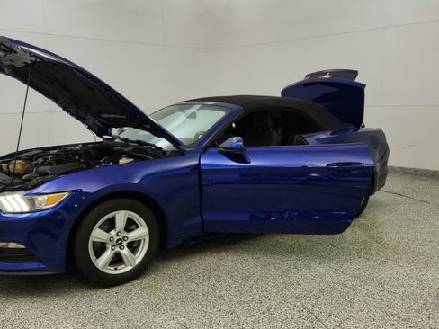 Used 2016 Ford Mustang Convertible RWD image 10