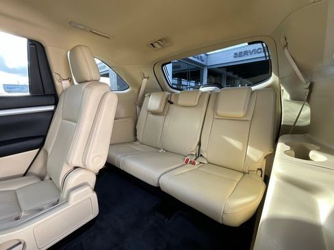 Used 2017 Toyota Highlander XLE image 15