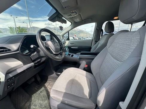 Used 2021 Toyota Sienna LE FWD image 11