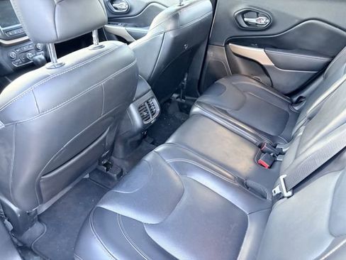 Used 2018 Jeep Cherokee Limited w/ Technology Group image 11