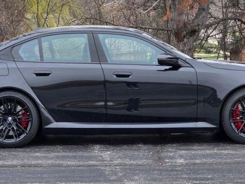 Used 2025 BMW M5 w/ Carbon Package image 4
