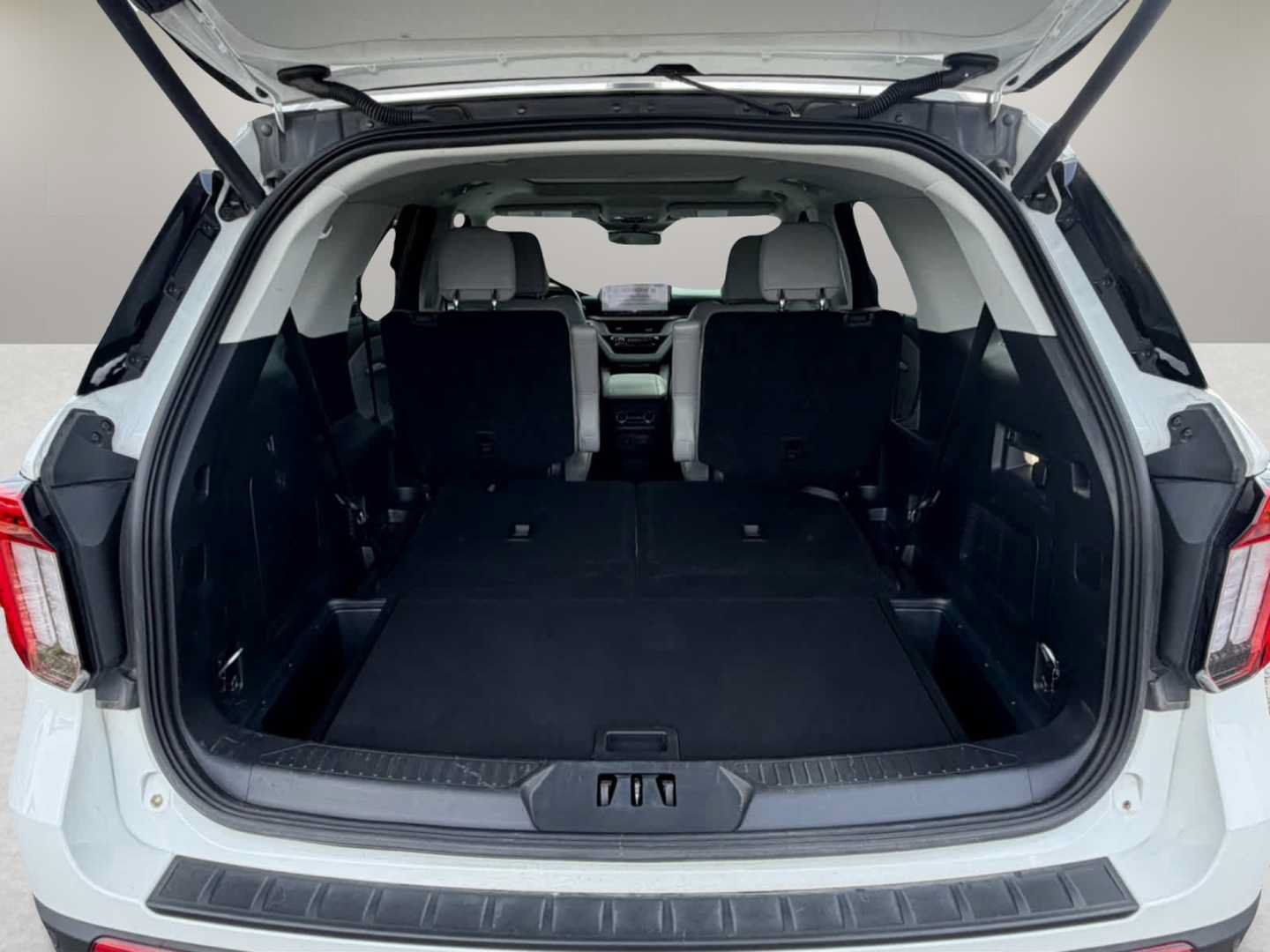 Used 2025 Ford Explorer Active w/ Active Comfort Package AWD/4WD image 26