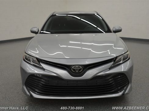 Used 2018 Toyota Camry LE image 5