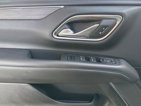 Used 2024 Chevrolet Suburban LT image 17