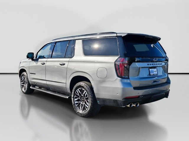 Used 2025 Chevrolet Suburban Z71 AWD/4WD image 3
