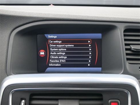 Used 2015 Volvo V60 T5 Premier image 16