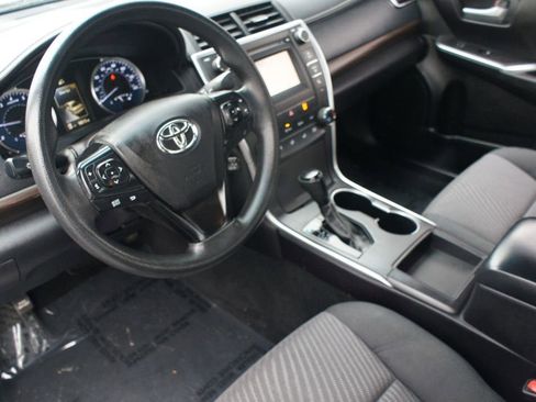 Used 2016 Toyota Camry LE image 11