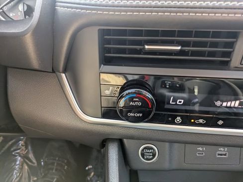 Used 2023 Nissan Rogue SV w/ SV Premium B Package image 28