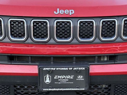 Used 2024 Jeep Compass Latitude AWD/4WD image 9