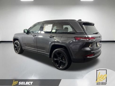 Used 2024 Jeep Grand Cherokee Altitude AWD/4WD image 5