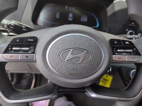 Used 2025 Hyundai Elantra SE FWD image 15