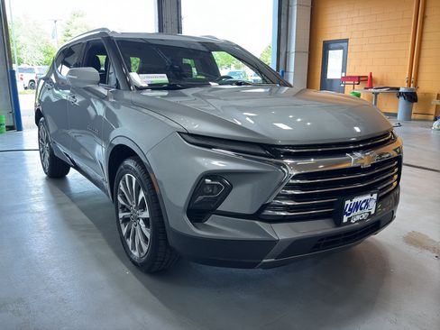 Used 2023 Chevrolet Blazer Premier w/ Enhanced Convenience Package AWD/4WD image 7