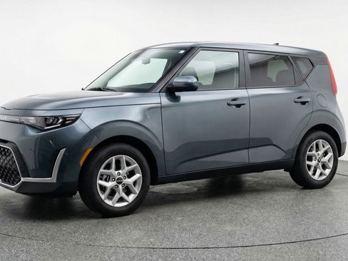 Used 2025 Kia Soul LX w/ LX Technology Package image 3