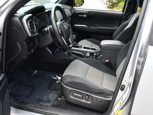 Used 2020 Toyota Tacoma TRD Off-Road AWD/4WD image 42