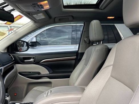 Used 2016 Toyota Highlander Limited image 13