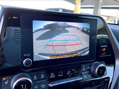 Used 2023 Toyota Highlander XLE image 25