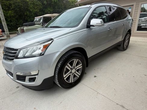 Used 2017 Chevrolet Traverse LT image 1