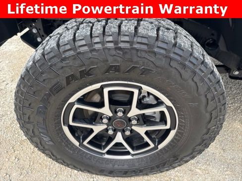 Used 2024 Jeep Gladiator Rubicon w/ Technology Group image 34