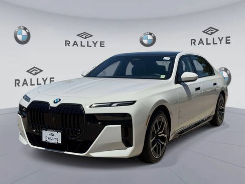 Certified 2025 BMW i7 eDrive50 w/ M Sport Package RWD image 3
