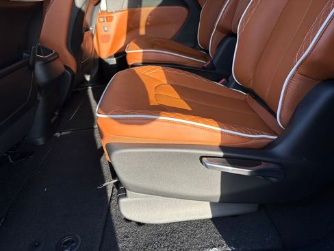 New 2026 Chrysler Pacifica Pinnacle w/ Trailer Tow Group image 34