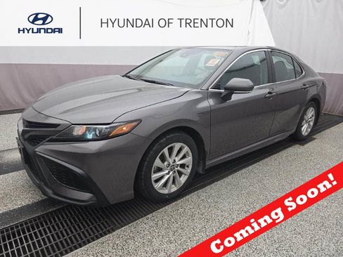 Used 2024 Toyota Camry SE FWD image 1