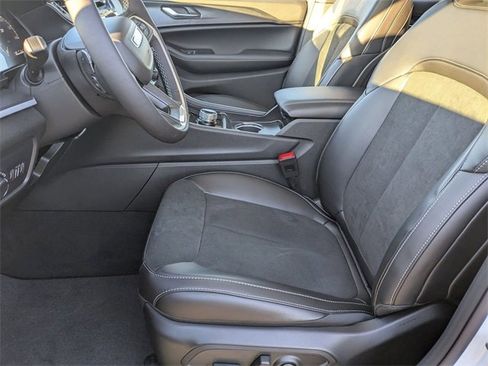 New 2025 Jeep Grand Cherokee Altitude image 12