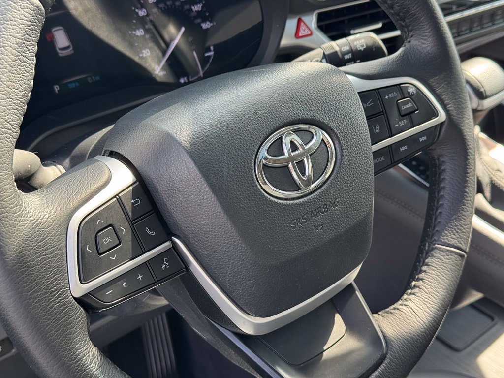 Used 2024 Toyota Sienna XLE FWD image 17