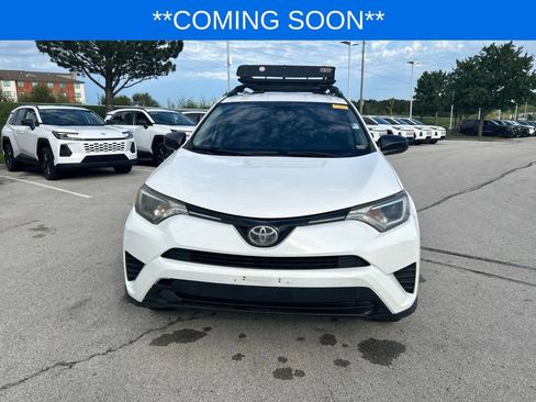 Used 2017 Toyota RAV4 LE FWD image 2