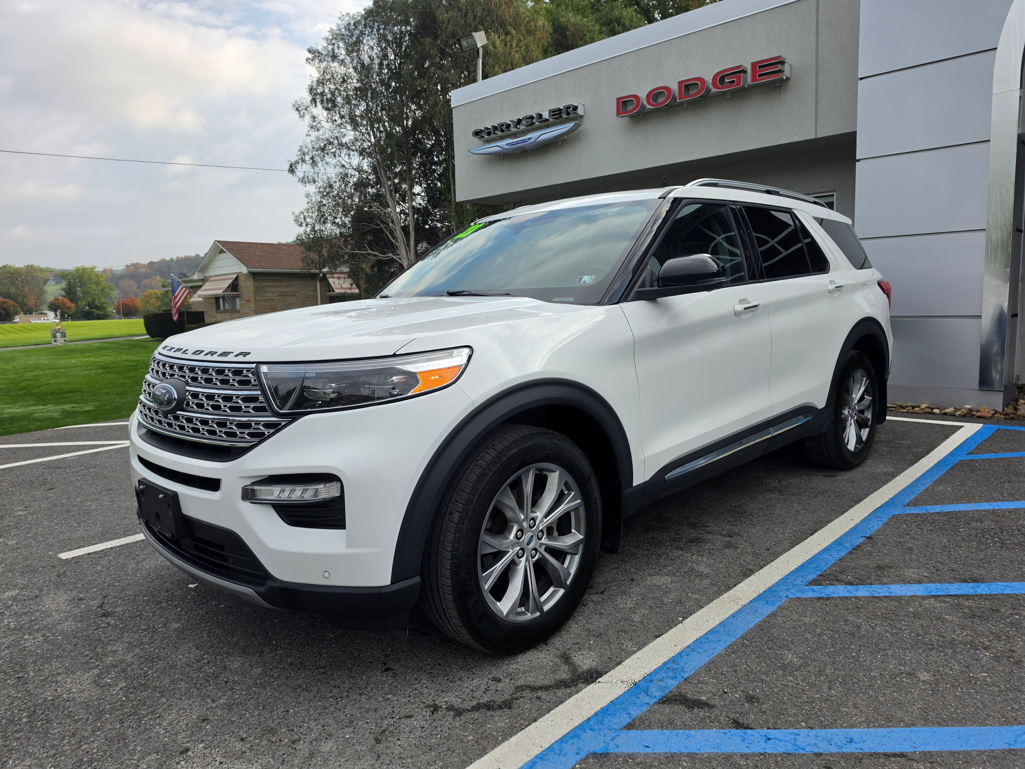 Used 2021 Ford Explorer Limited w/ Equipment Group 301A AWD/4WD image 8