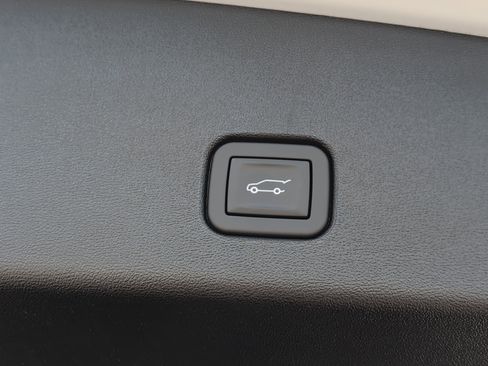 New 2025 Cadillac Optiq Luxury 1 image 31