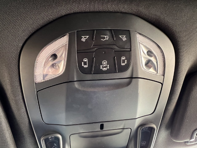 Used 2025 Chrysler Pacifica Limited FWD image 34