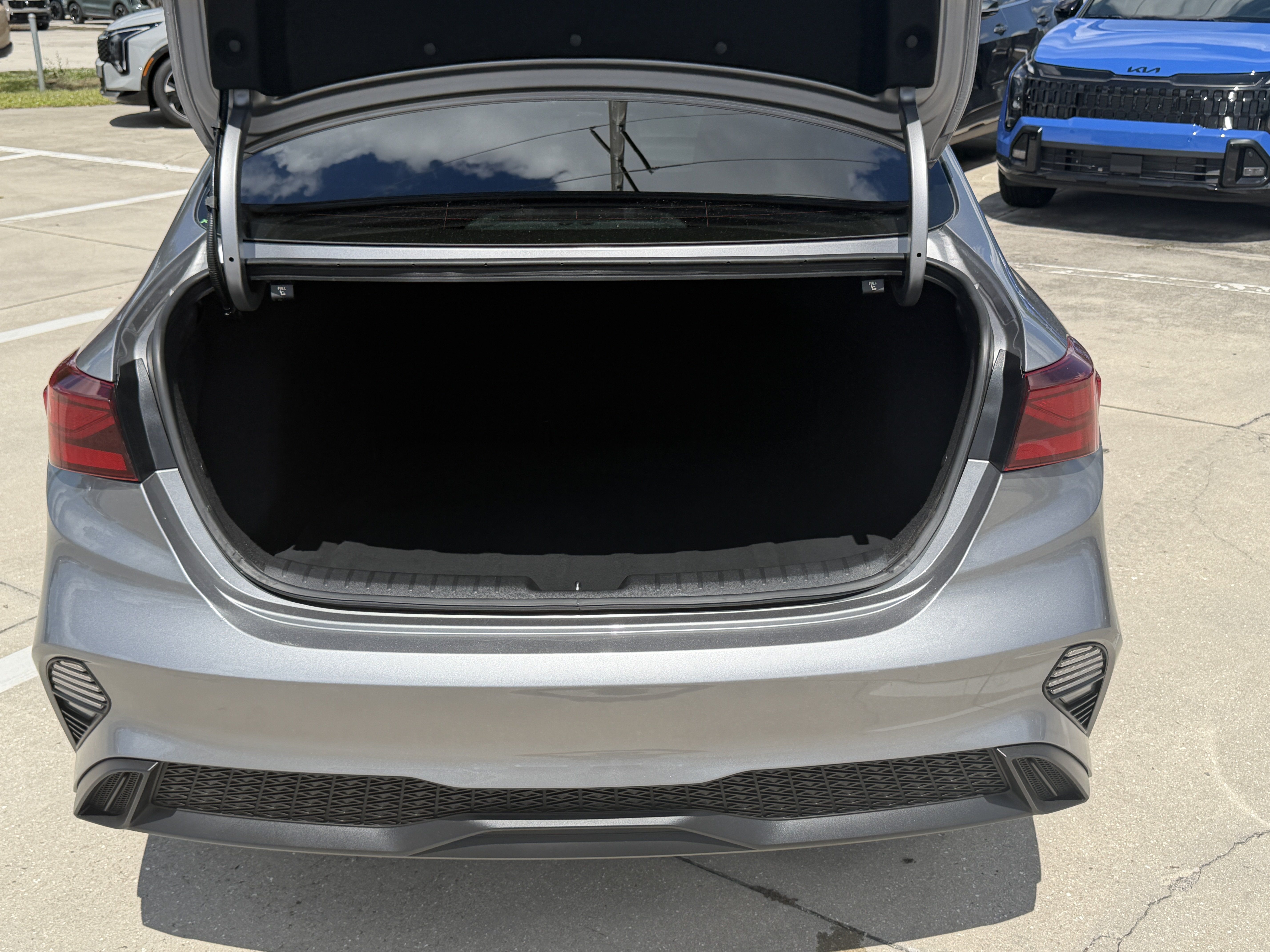 Certified 2023 Kia Forte LXS w/ LXS Technology Package FWD image 12